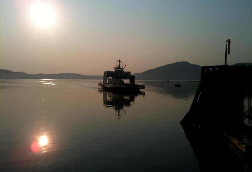 پانسیون Eaglenest Manor Cowichan