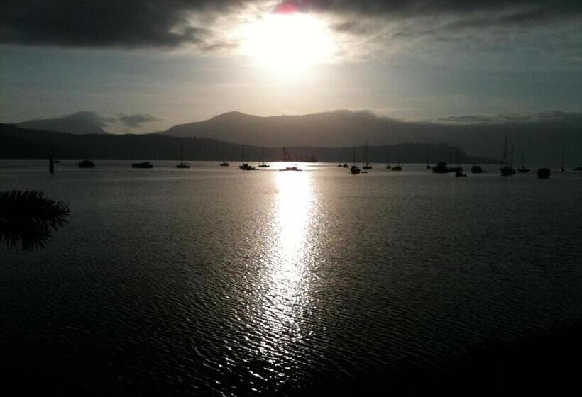 پانسیون Eaglenest Manor Cowichan