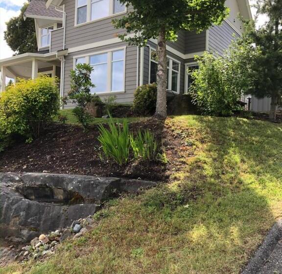 پانسیون Eaglenest Manor Cowichan