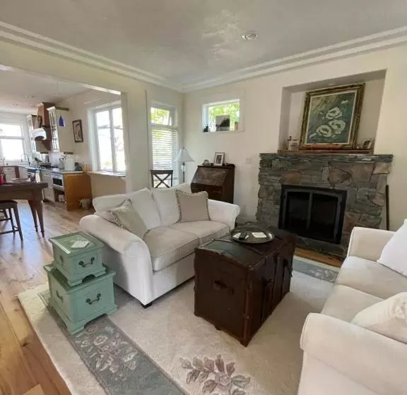 Majatalo Eaglenest Manor Cowichan