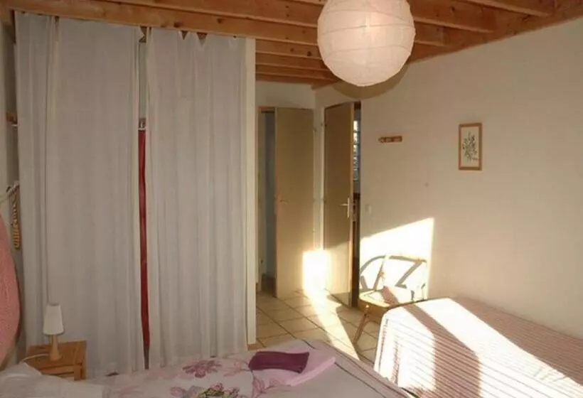 تختخواب و صبحانه Chalet L Angélique