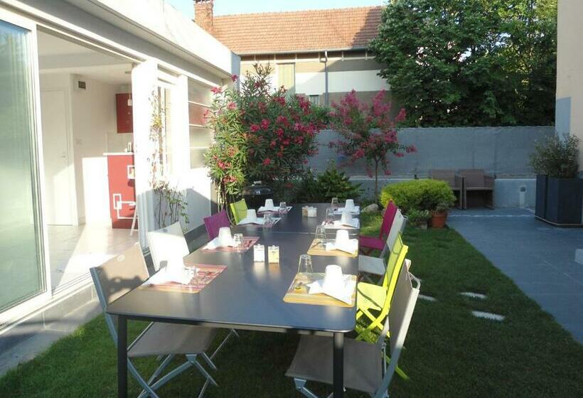 민박 Chambres D Hôtes Les Muriers