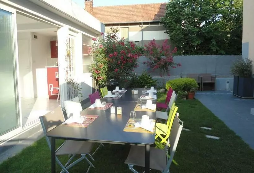 Aamiaismajoitus (B&B) Chambres D Hôtes Les Muriers