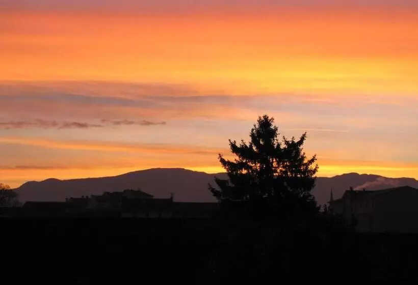 Aamiaismajoitus (B&B) Chambres D Hôtes Les Muriers