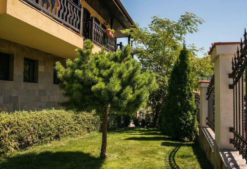 בית מלון כפרי Chiflika Family