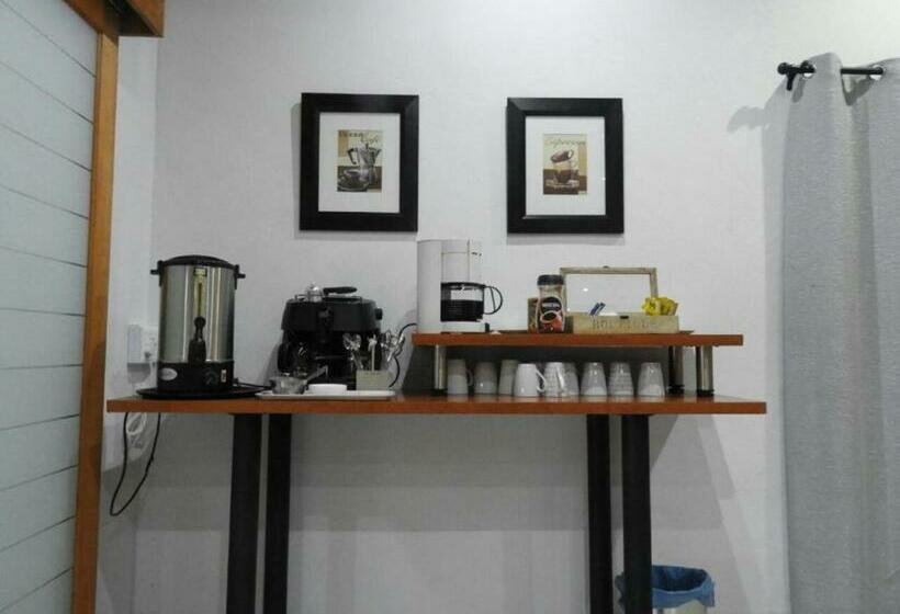 ペンション Dive Inn Guesthouse