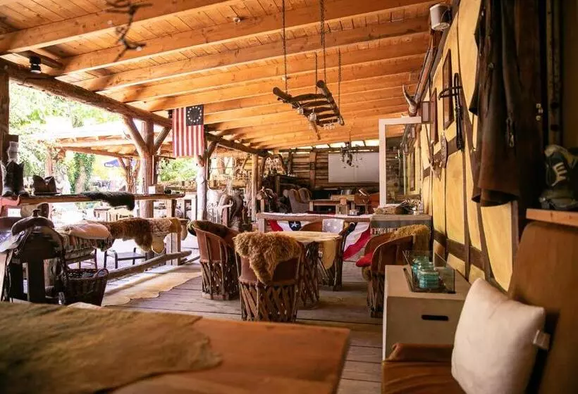 Retkeilymaja Longhorn Ranch Countryhotel   Garni