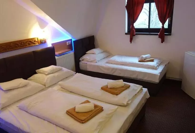 Aamiaismajoitus (B&B) Fészek Fogadó   Pension Nest