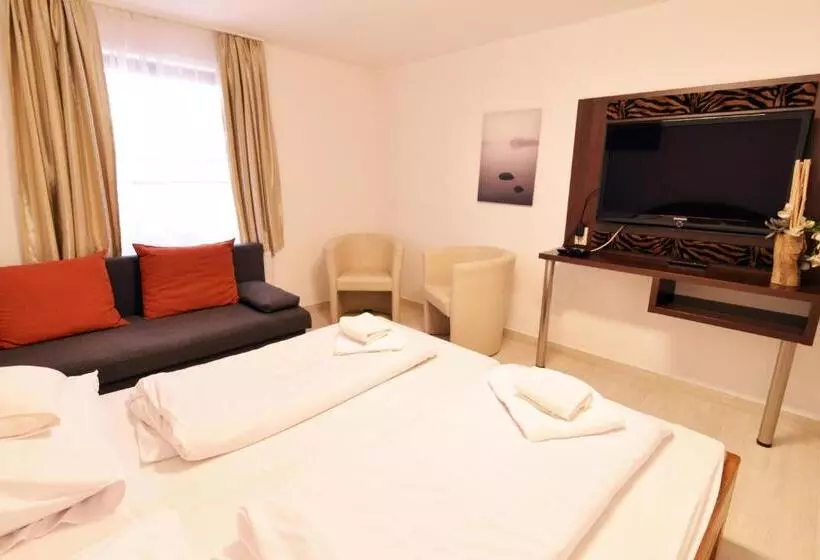 Aamiaismajoitus (B&B) Fészek Fogadó   Pension Nest