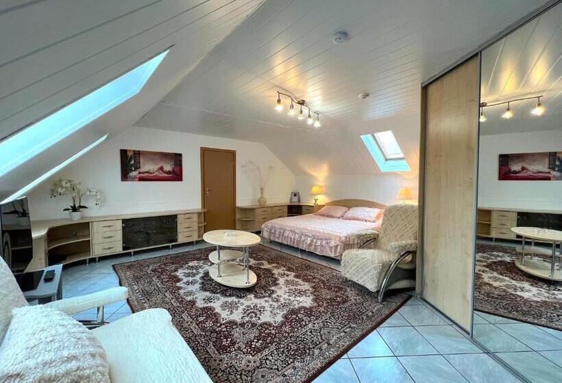 پانسیون Nakvisa