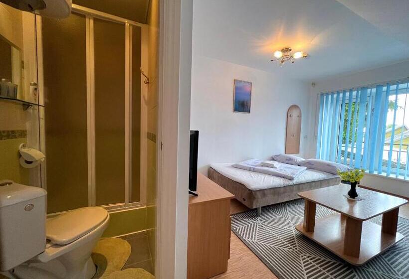 پانسیون Nakvisa