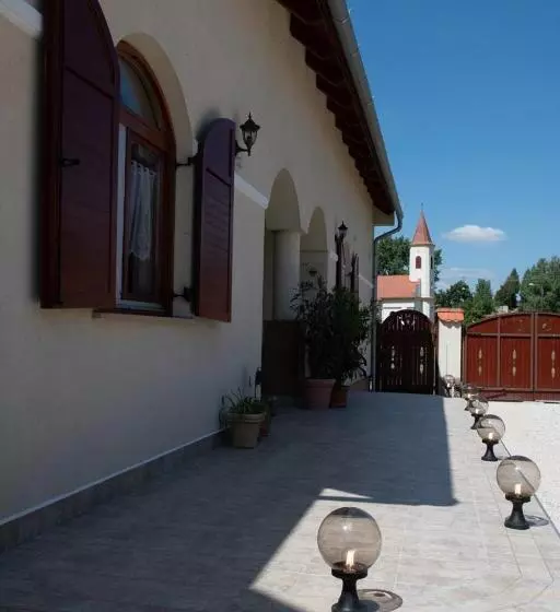 Majatalo Napvirág Ház