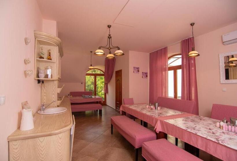 膳宿费 Napvirág Ház