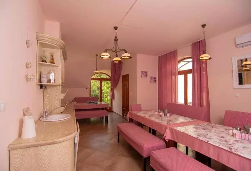 Majatalo Napvirág Ház