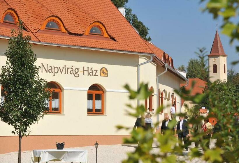 膳宿费 Napvirág Ház