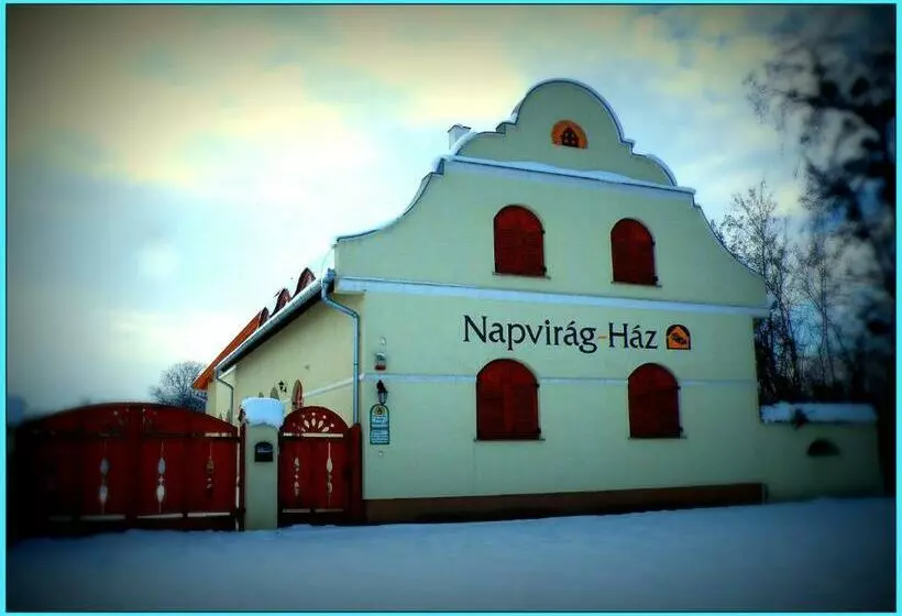 Majatalo Napvirág Ház