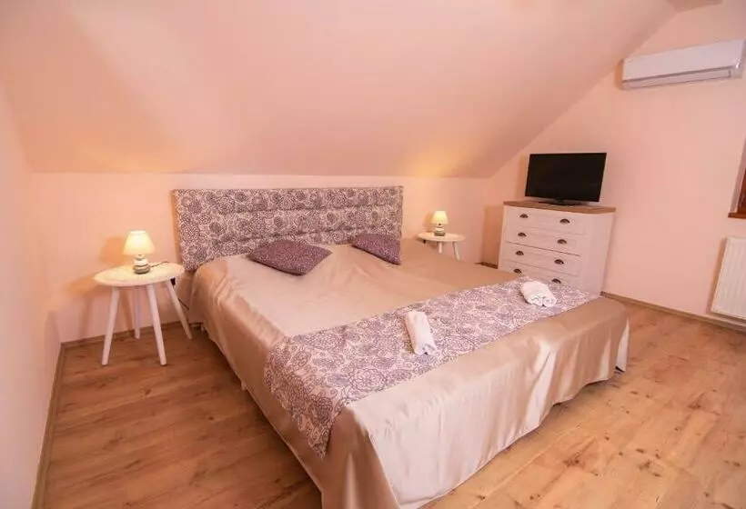 Majatalo Napvirág Ház