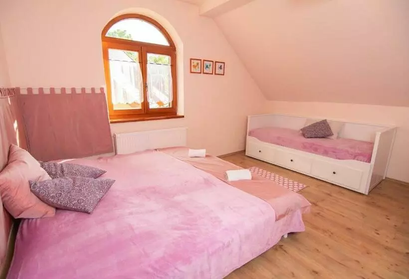 Majatalo Napvirág Ház