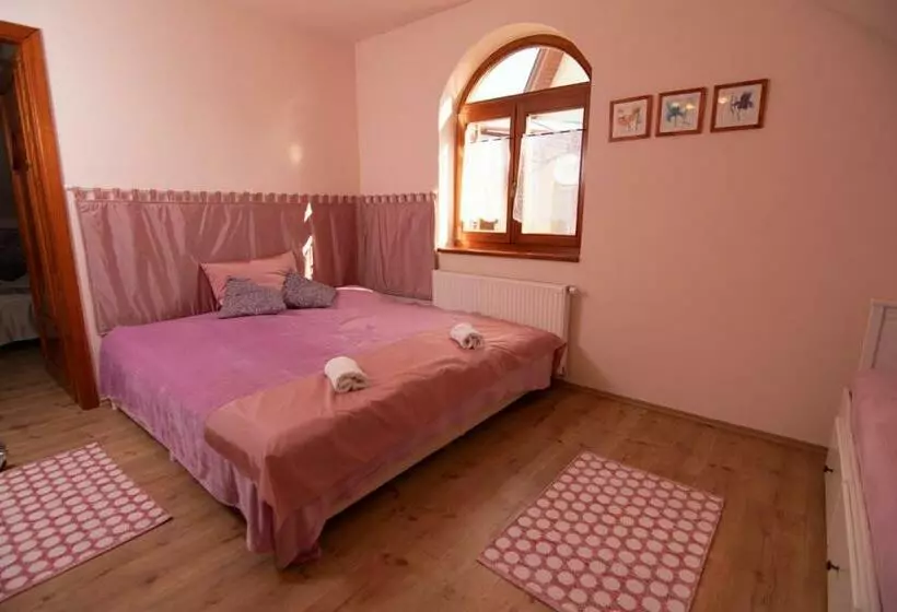 Majatalo Napvirág Ház