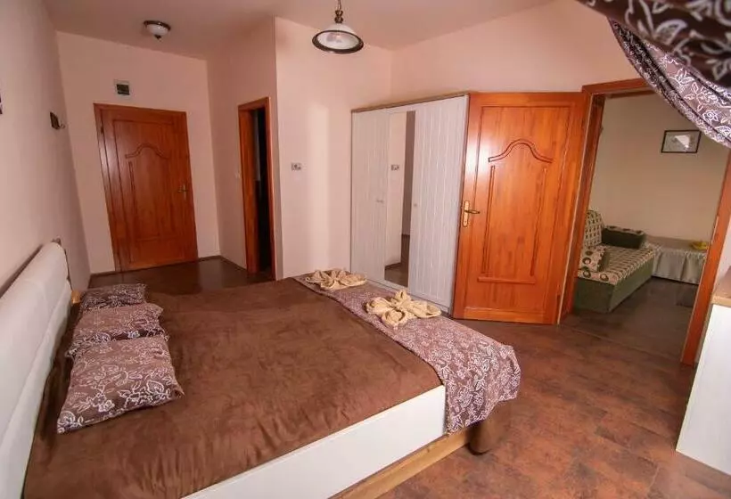 Majatalo Napvirág Ház