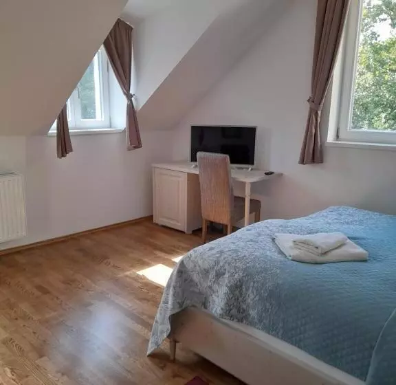 Aamiaismajoitus (B&B) Rosenberg Kúria