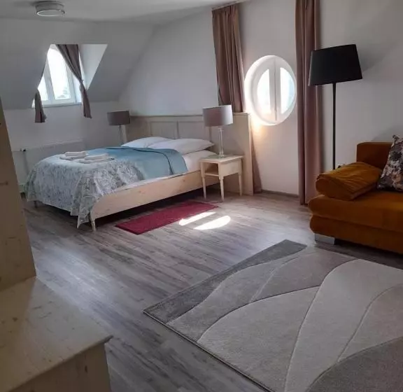 Aamiaismajoitus (B&B) Rosenberg Kúria