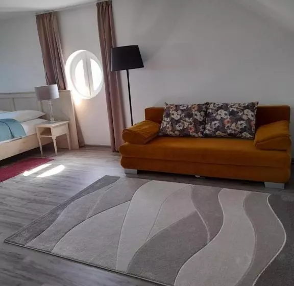 Aamiaismajoitus (B&B) Rosenberg Kúria