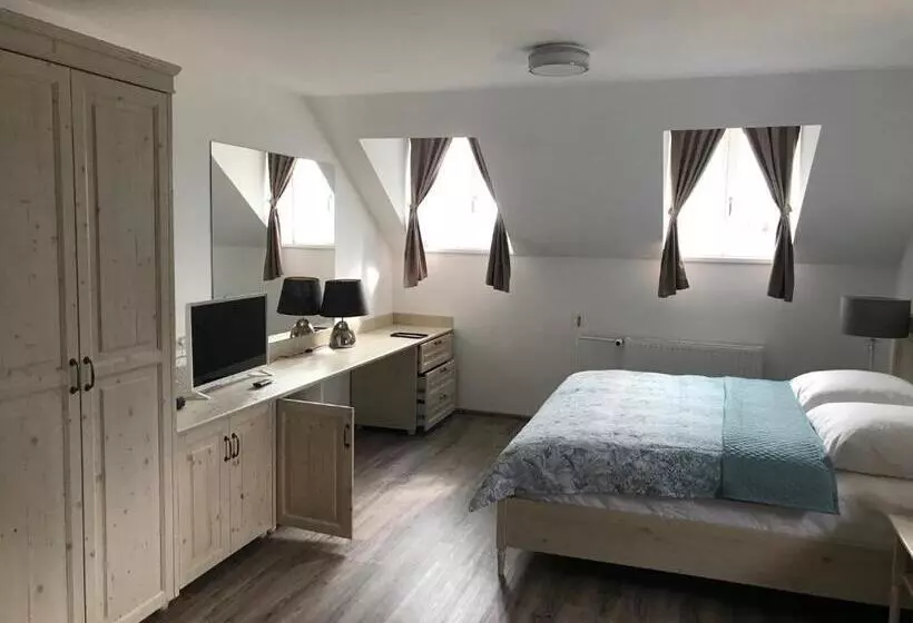 Aamiaismajoitus (B&B) Rosenberg Kúria