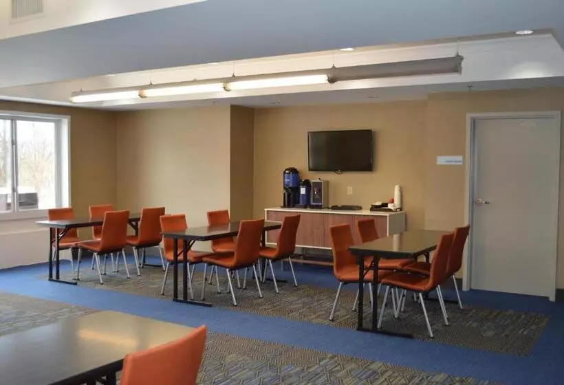 Holiday Inn Express Hotel & Suites Binghamton University Vestal, An Ihg