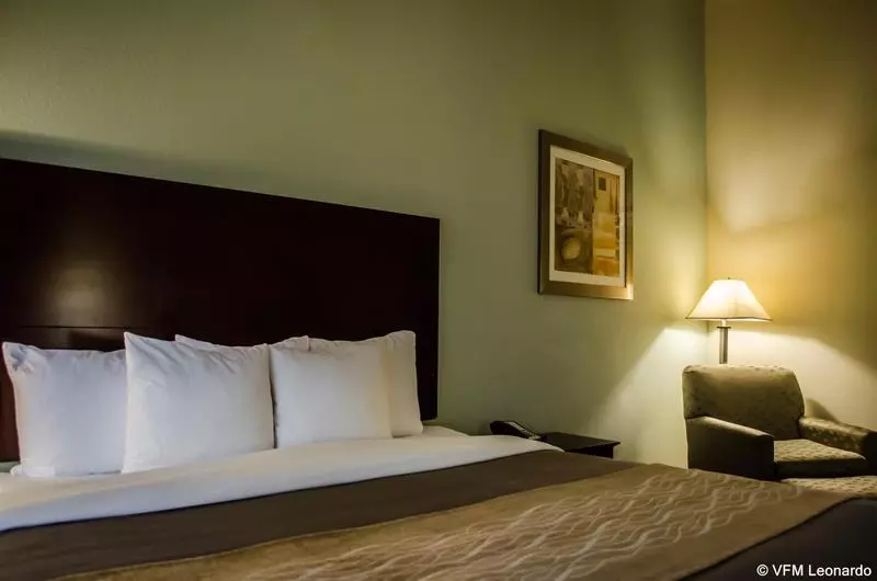 Отель Comfort Inn & Suites