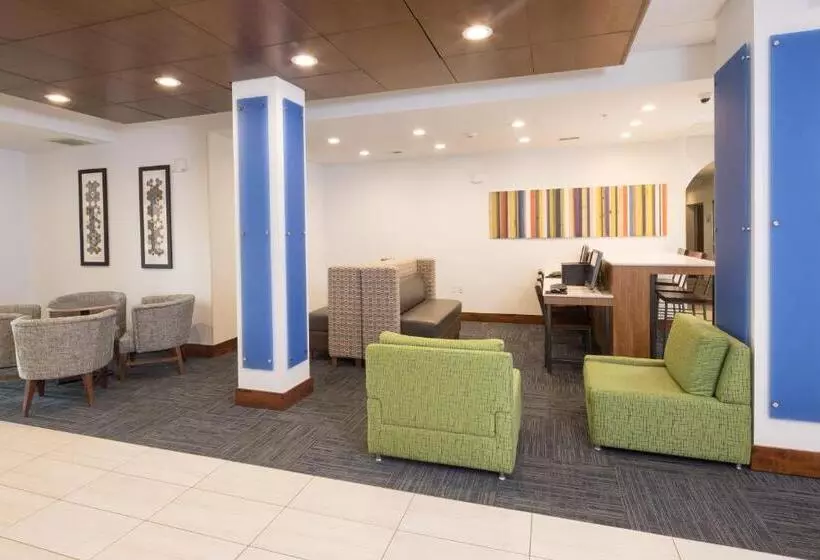 Holiday Inn Express Hotel & Suites Detroit Utica, An Ihg