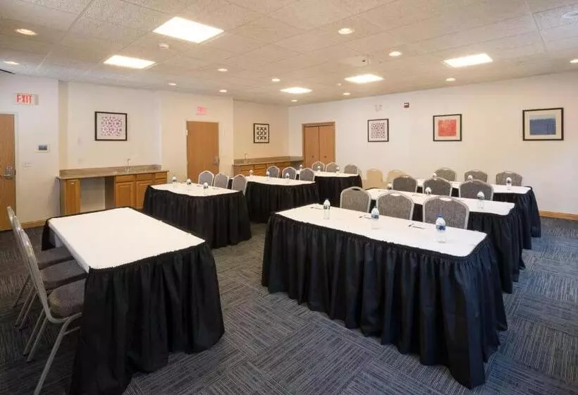 Holiday Inn Express Hotel & Suites Detroit Utica, An Ihg