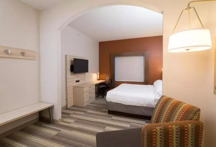 Holiday Inn Express Hotel & Suites Detroit Utica, An Ihg