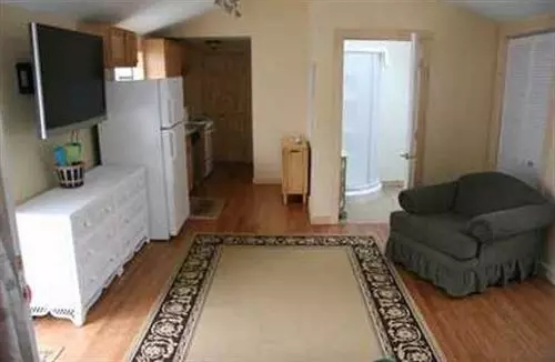 فندق Shorelands Guest Resort