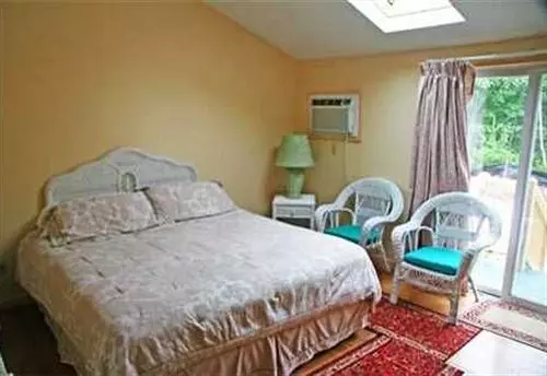 فندق Shorelands Guest Resort