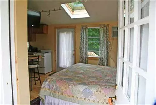 فندق Shorelands Guest Resort