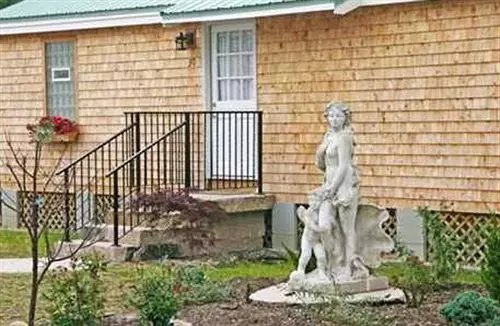 فندق Shorelands Guest Resort