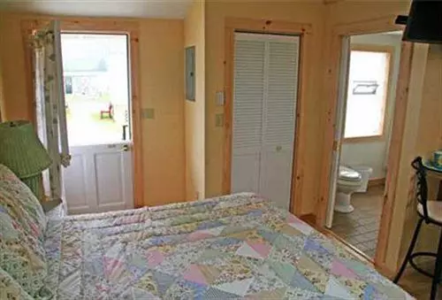 فندق Shorelands Guest Resort