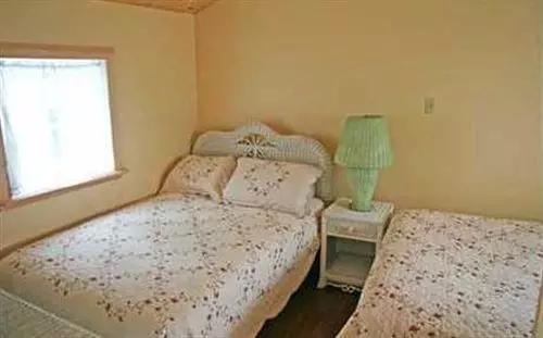 فندق Shorelands Guest Resort