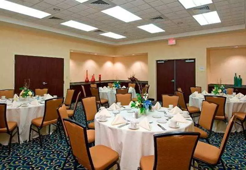 בית מלון כפרי Springhill Suites Norfolk Old Dominion University