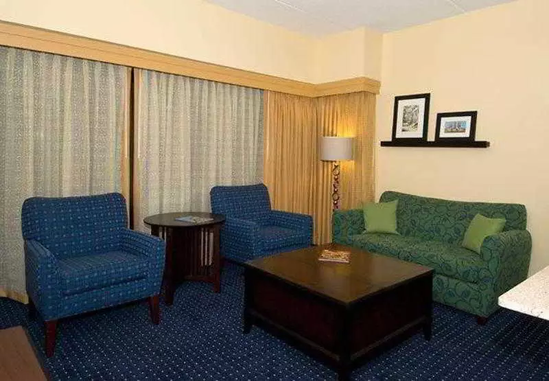 בית מלון כפרי Springhill Suites Norfolk Old Dominion University