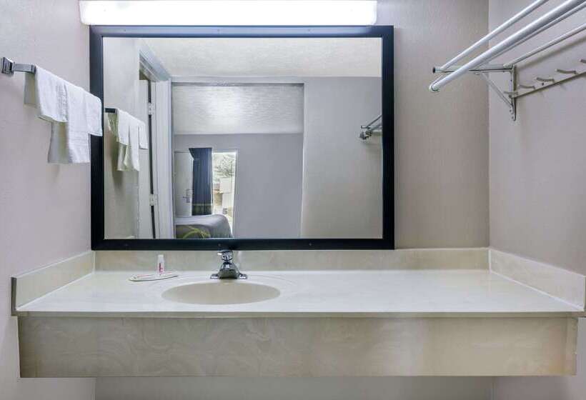 호텔 Super 8 By Wyndham Locust Grove