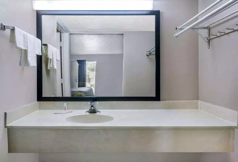 Otel Super 8 By Wyndham Locust Grove