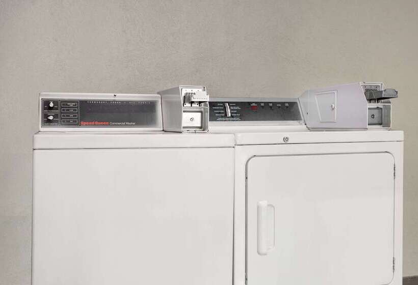 호텔 Super 8 By Wyndham Locust Grove