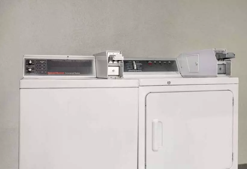 Otel Super 8 By Wyndham Locust Grove