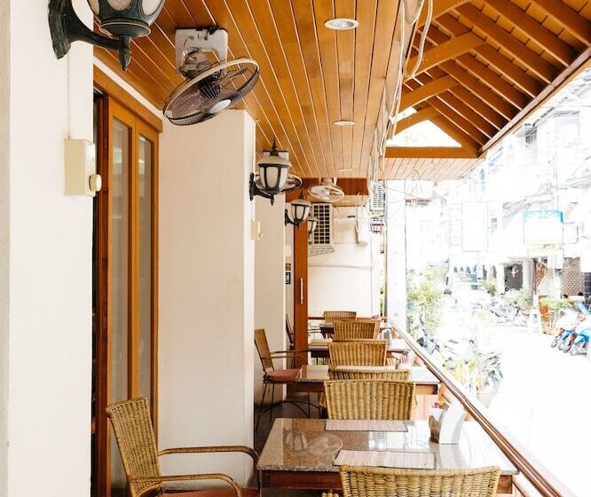 Hotel Thipurai Beach