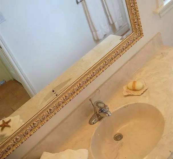 Pineapple Fields Hotel Condo