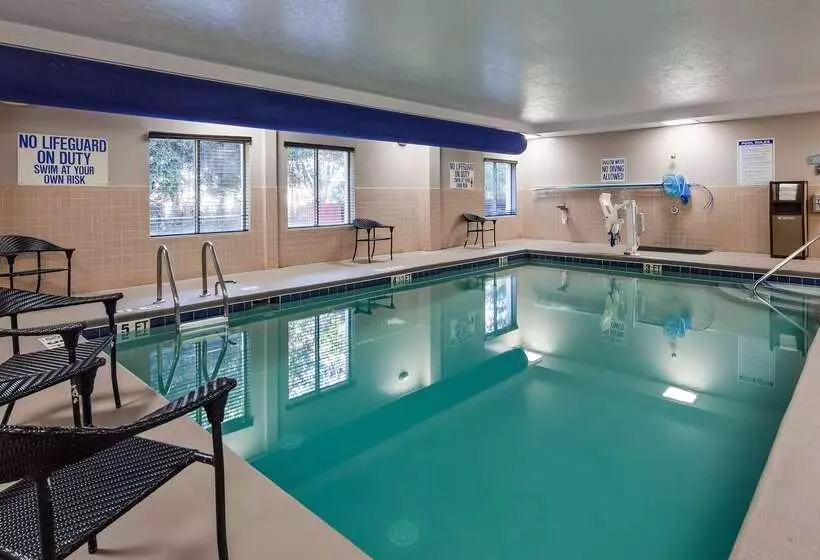 בית מלון כפרי Best Western Airport Inn & Suites