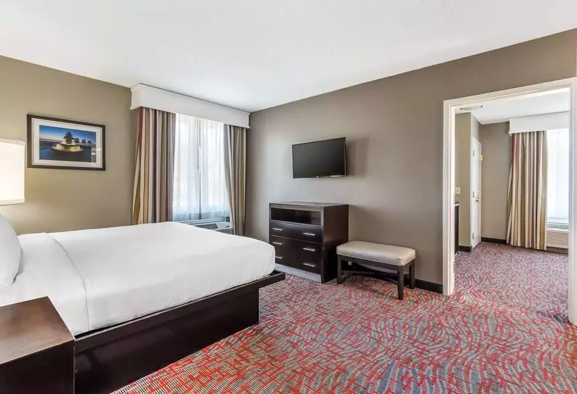 בית מלון כפרי Best Western Airport Inn & Suites