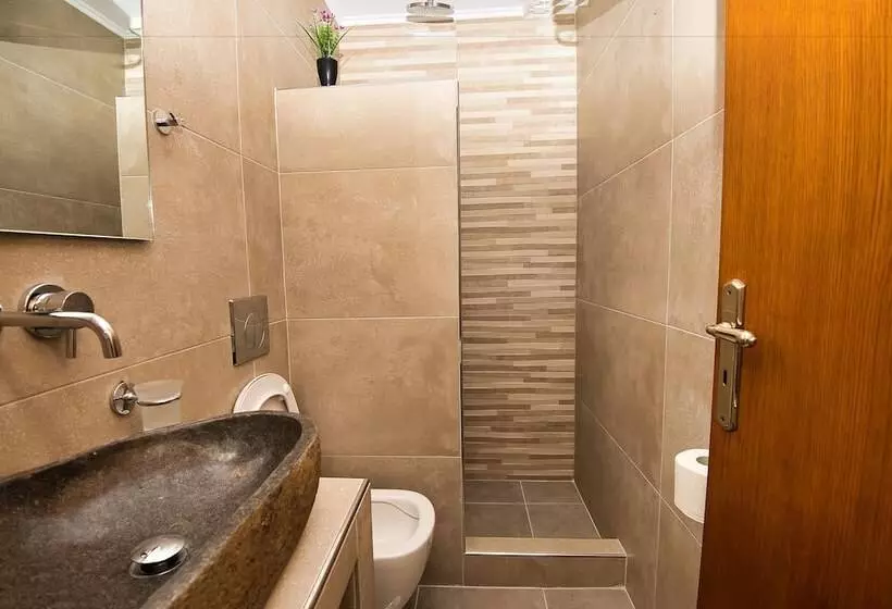 هتل Irini S Rooms